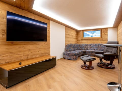 Furniture, Comfort, Couch, Wood, Flooring, Building, Interior Design, Hall, Floor, Laminate Flooring