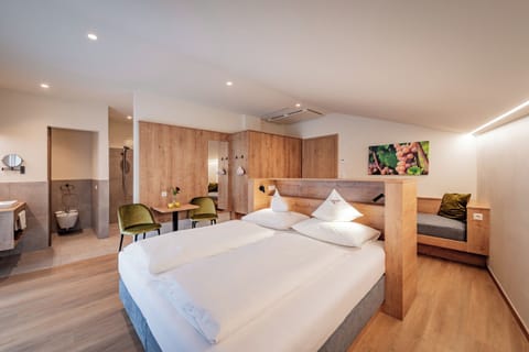 Gewürztraminer | In-room safe, desk, laptop workspace, free WiFi