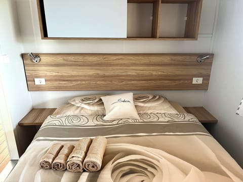 Family Bungalow | Individually furnished, blackout drapes, free cribs/infant beds