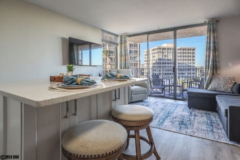Completely Remodeled, Beautifully Designed Beachfront 1 Bedroom Efficiency