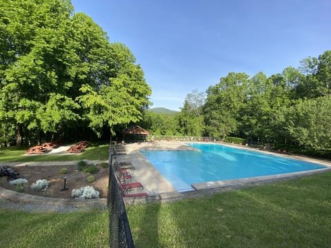 Community Pool and picnic area OPEN for Summer!
