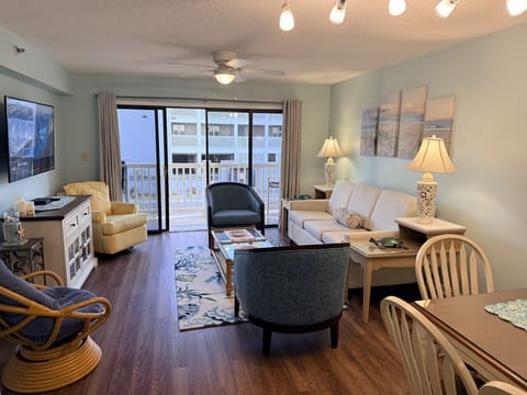 Spacious Living area with Ocean Views