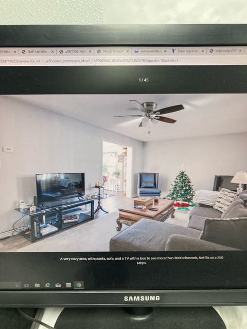 Living room,  tv with 2000 channels, 