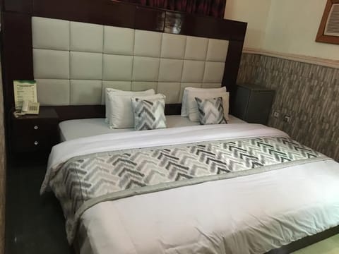 Classic Room | Desk, free WiFi, bed sheets