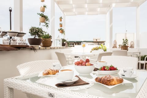 Daily buffet breakfast for a fee
