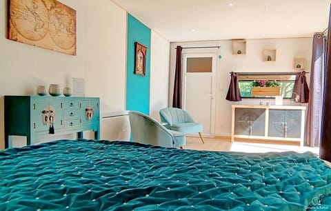 Deluxe Cabin | Premium bedding, blackout drapes, free WiFi