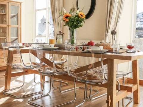 Cottage | Dining
