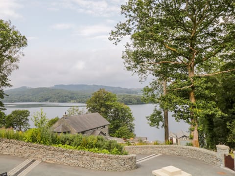 Cottage | Property grounds