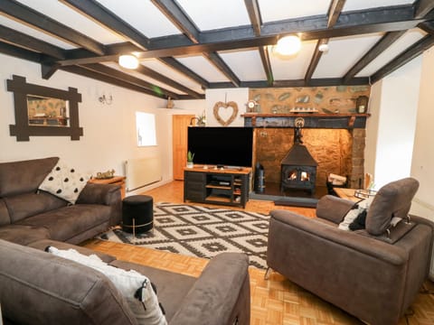 Cottage | Living area | TV