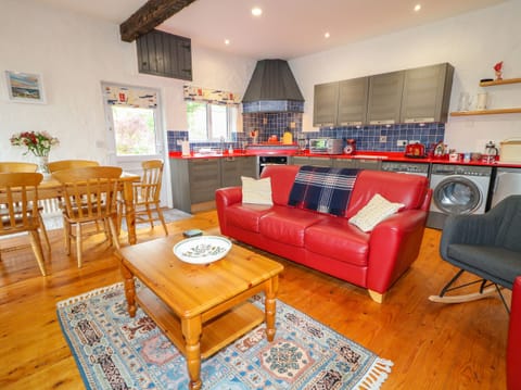 Cottage | 3 bedrooms, individually decorated, individually furnished, free WiFi