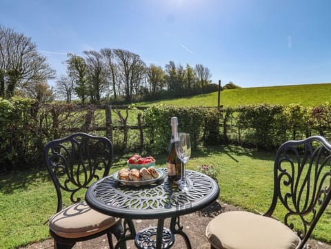 Cottage | Outdoor dining