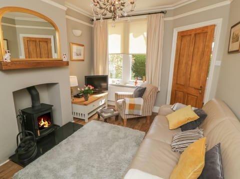 Cottage | Living room | TV