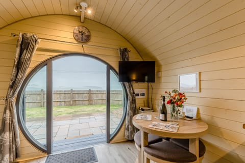 Cottage | 1 bedroom, individually decorated, individually furnished, free WiFi