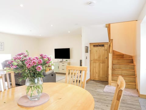 Cottage | Dining