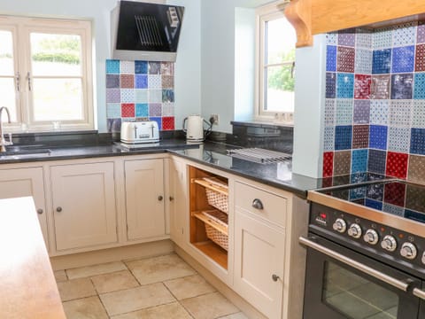 Cottage | Private kitchen | Cookware/dishes/utensils