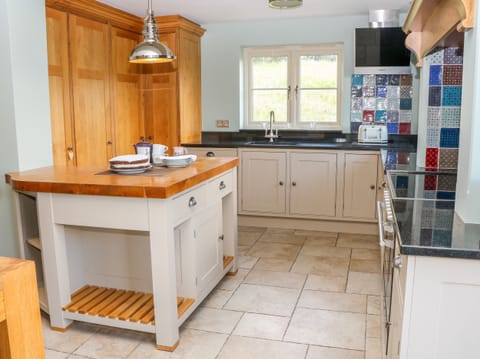 Cottage | Private kitchen | Cookware/dishes/utensils