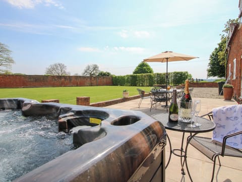 Cottage | Outdoor dining