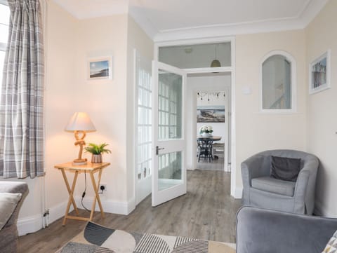 Cottage | Living area