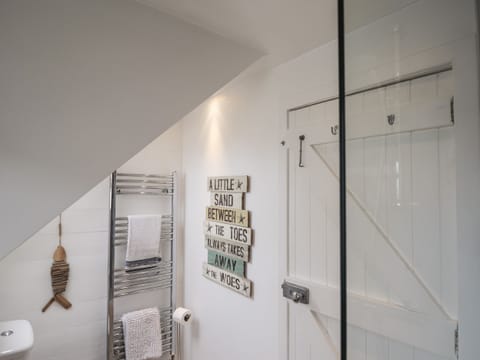 Cottage | Bathroom | Shower