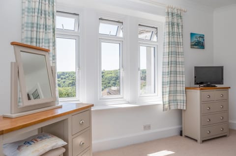 Cottage | 4 bedrooms, individually decorated, individually furnished, free WiFi