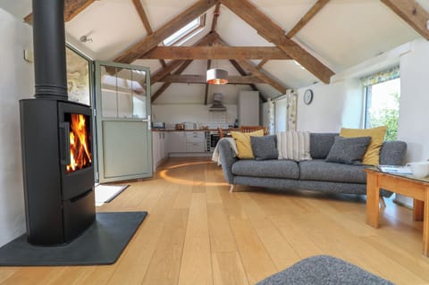 Cottage | Living area | TV