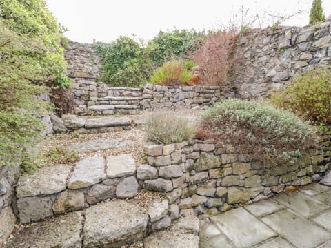 Cottage | Property grounds