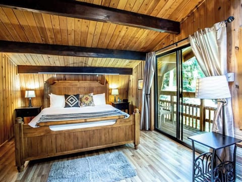 Master Bedroom - King Bed 
