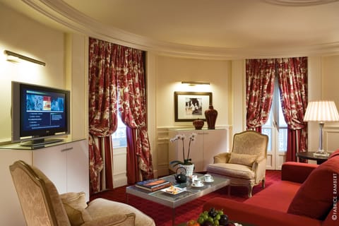 Junior Suite, 1 Double Bed, City View (Circular) | Premium bedding, minibar, in-room safe, desk