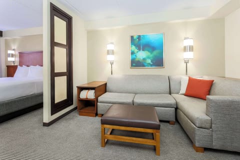 Premium bedding, down comforters, desk, laptop workspace