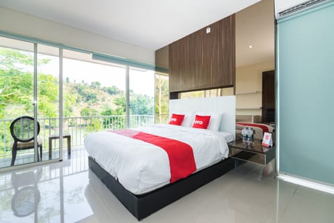Deluxe Suite | 1 bedroom, desk, free WiFi, bed sheets