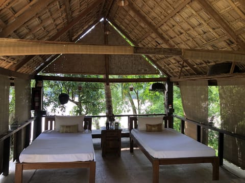 Deep-tissue massages, Thai massages