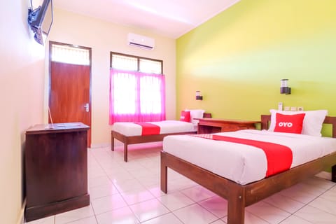 Standard Twin Room | Desk, free WiFi, bed sheets