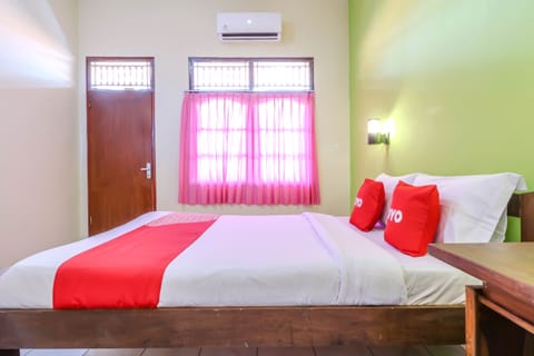 Standard Double Room | Desk, free WiFi, bed sheets