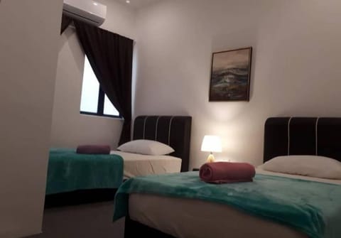 Blackout drapes, free WiFi, bed sheets