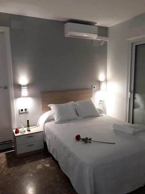 WiFi (free), bed sheets
