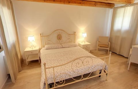 Triple Room | Hypo-allergenic bedding, down comforters, desk, soundproofing