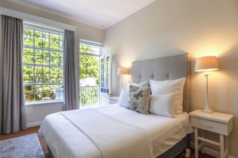 Upstairs room | In-room safe, individually decorated, individually furnished, desk