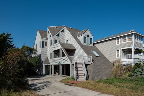 OSP01: Fun2Sea l Front Exterior