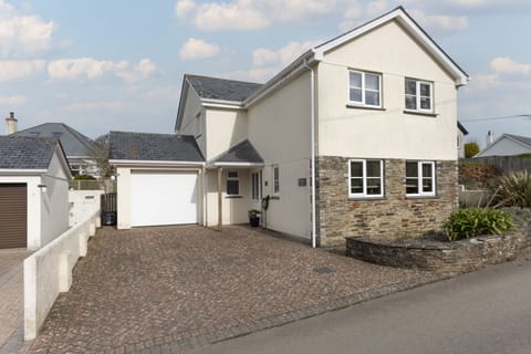 Welcome to September Sea, a lovely family retreat settled near Port Isaac