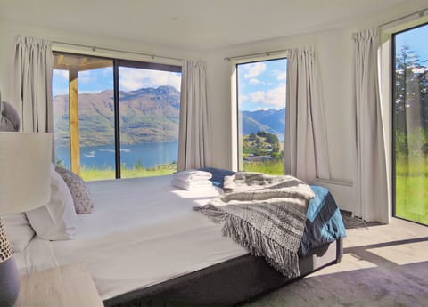 3 Bedrooms Deluxe House | 3 bedrooms, iron/ironing board, travel crib, free WiFi