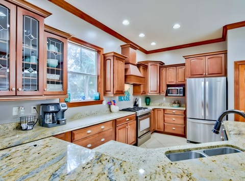 1st Floor - 🍽️ Gourmet kitchen with bar seating and stainless steel appliances