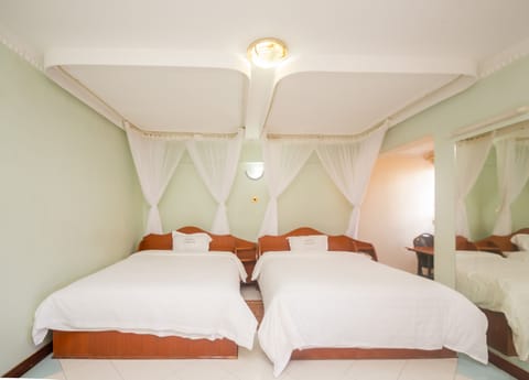 Executive Twin Room | 5 bedrooms, iron/ironing board, free WiFi
