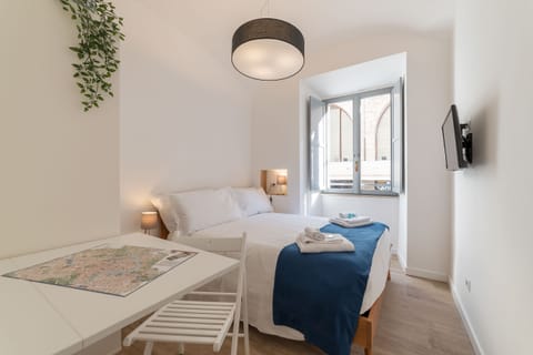 Laptop workspace, soundproofing, iron/ironing board, free WiFi