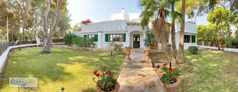 Front Entrance garden and access to this amazing Villa.