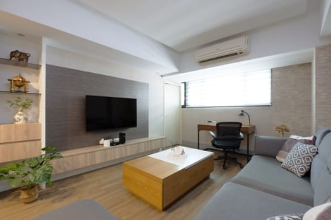 Comfy Living Room: 
• 50" TV 
• Desk & Office Chair
• Open Space w/ Dining Area