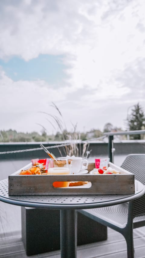 Daily buffet breakfast (EUR 10 per person)