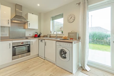 The Seahouse, Portreath, Ground Floor: The kitchen is well equipped with an oven and hob, microwave, fridge/freezer, dishwasher and washing machine.
