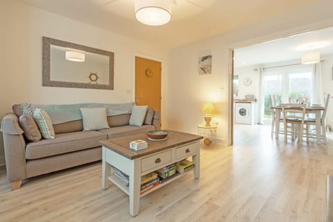 The Seahouse, Portreath, Ground Floor: Cosy up for a games night with the family