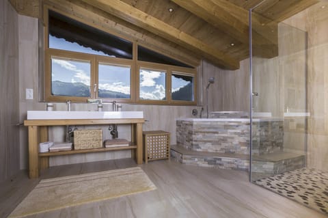 Chalet, 3 Bedrooms, Balcony, Mountain View | Bathroom | Shower, free toiletries, hair dryer, towels