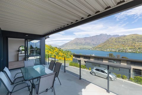 Private 3 Bedroom Apartment | Balcony